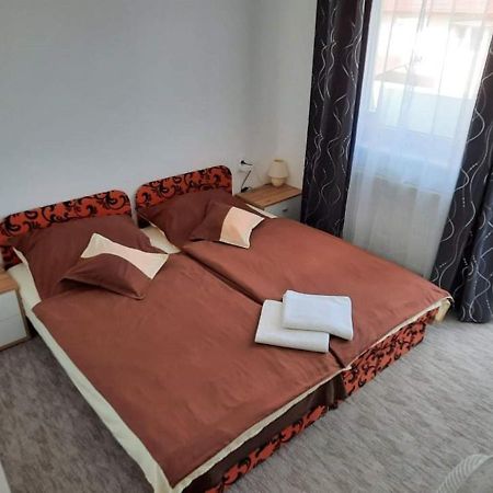 Fiesta Apartman Мисколк Екстериор снимка