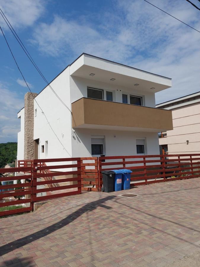 Fiesta Apartman Мисколк Екстериор снимка