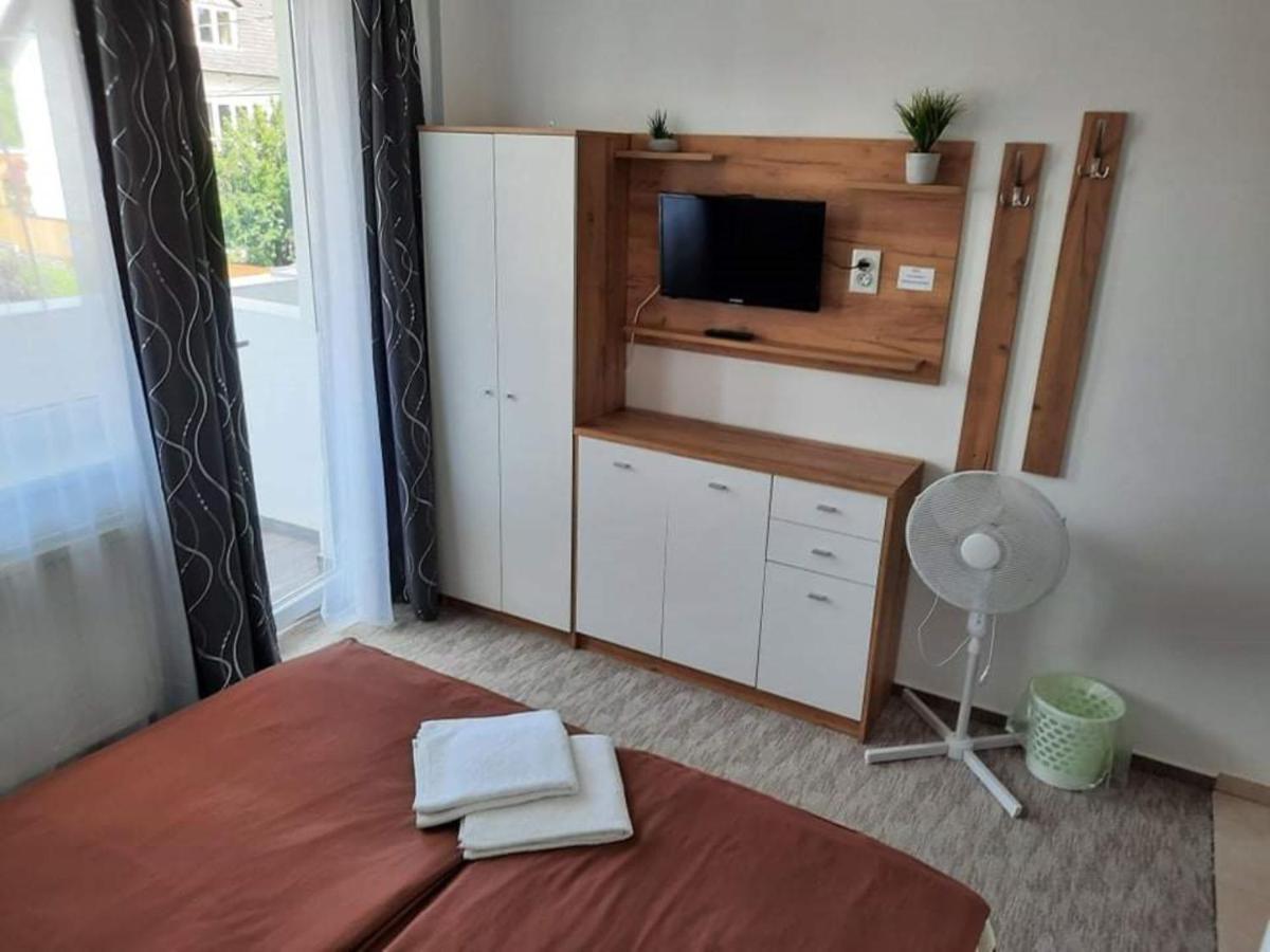 Fiesta Apartman Мисколк Екстериор снимка