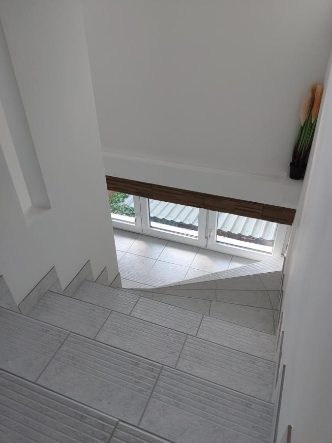 Fiesta Apartman Мисколк Екстериор снимка