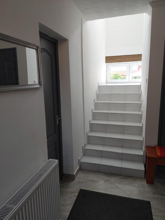 Fiesta Apartman Мисколк Екстериор снимка