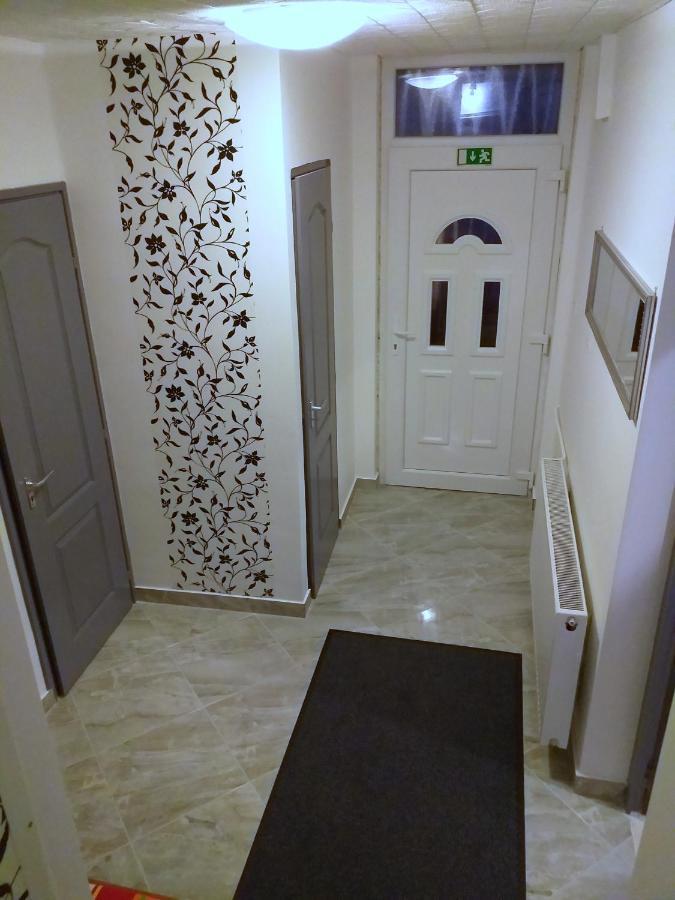 Fiesta Apartman Мисколк Екстериор снимка